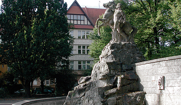 Berlin, Wilmersdorf, Rüdesheimer Platz, Siegfriedbrunnen. Copyright: Heike Knöpfel